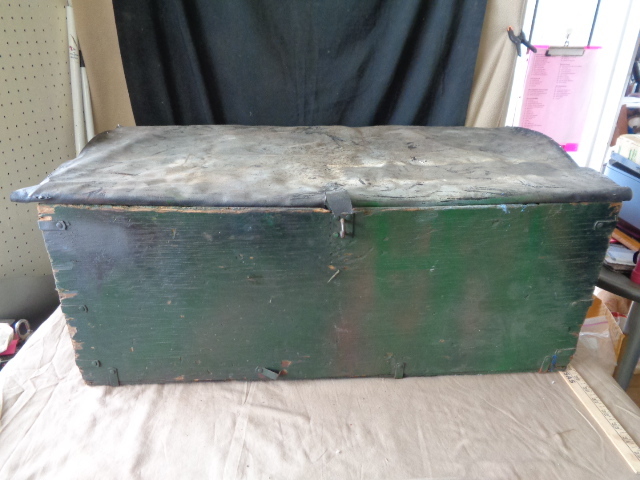 lot 9123 image: Old Wooden Box
