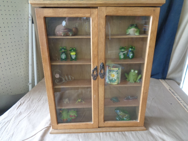 lot 9128 image: Knick Knick Shelving
