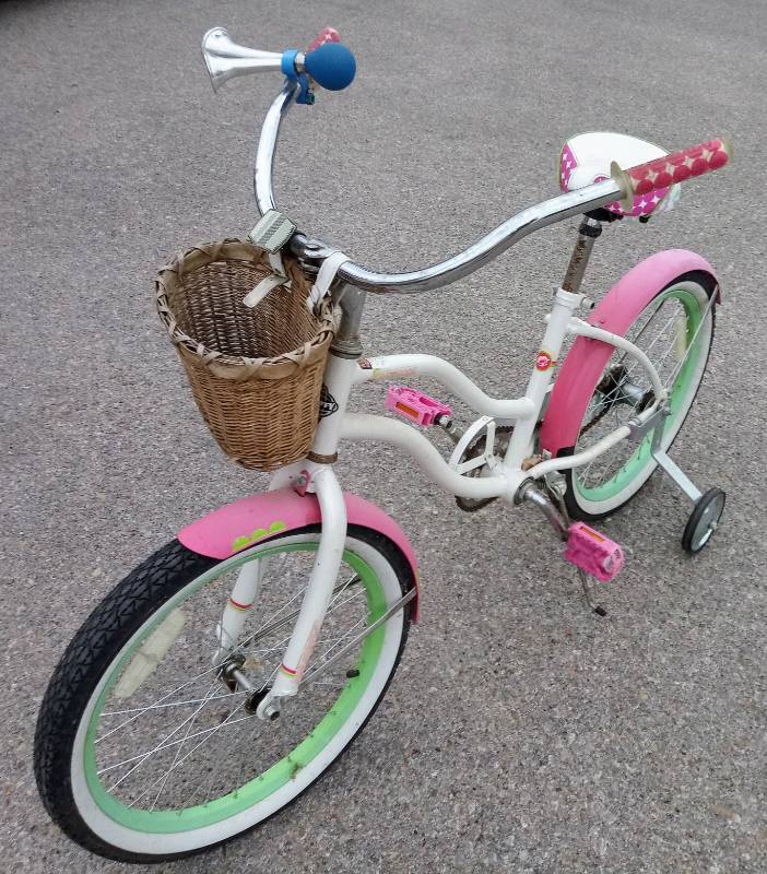 lot 102 image: 20 Tires  Little Girls Huffy Bicycle wTraining Wheels