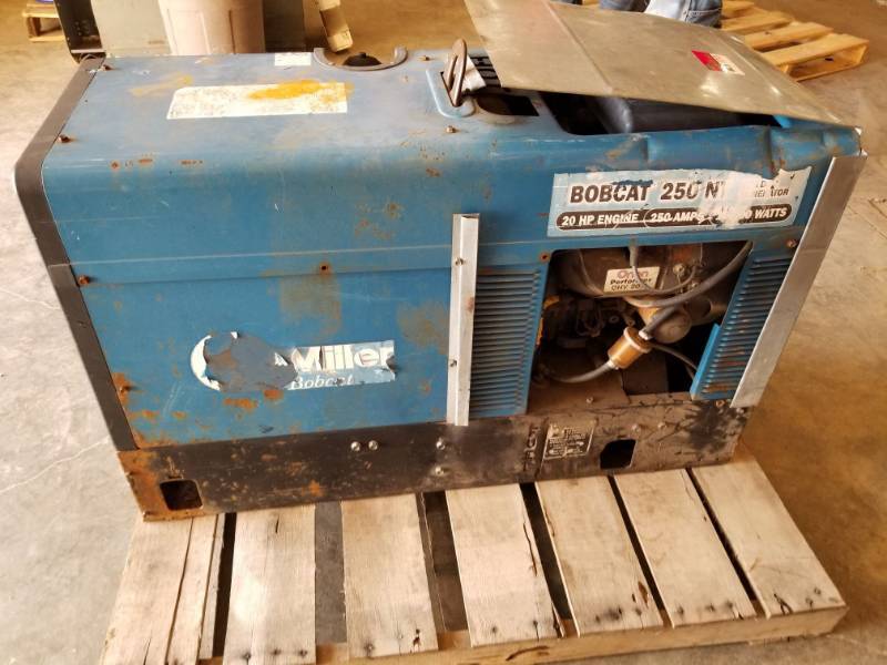 lot 7713 image: Bobcat 250 NT Weld Generator