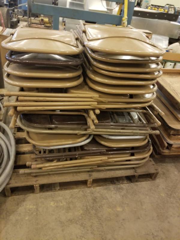lot 7721 image: Pallet of Folding Chairs