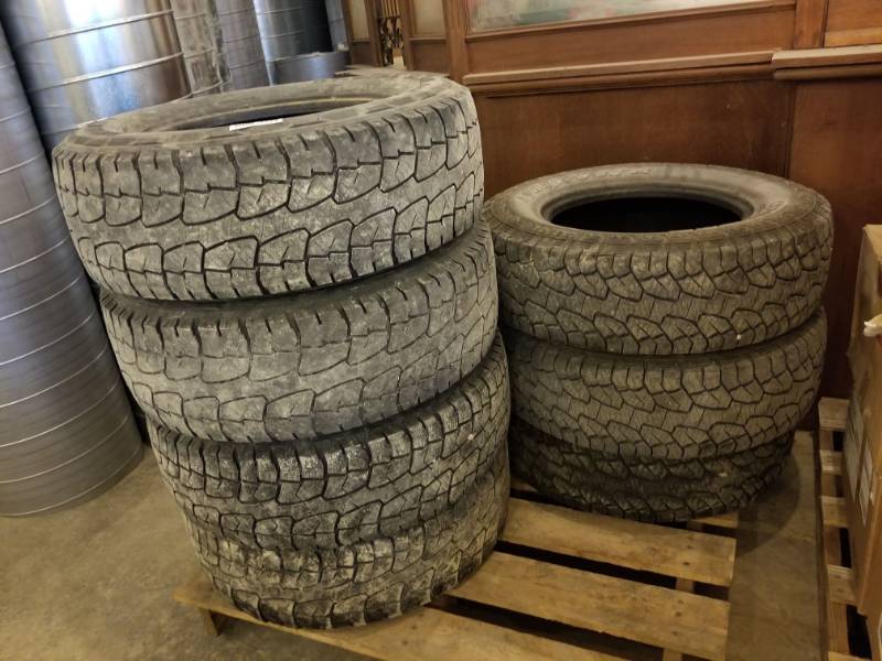 lot 7724 image: 7 Used Tires T26570R17
