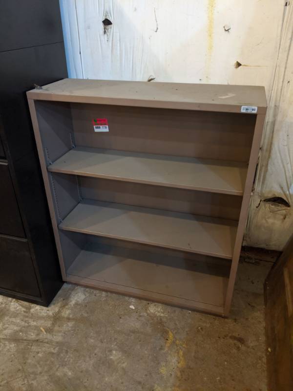 lot 7730 image: 3 Tier Metal Book Shelf