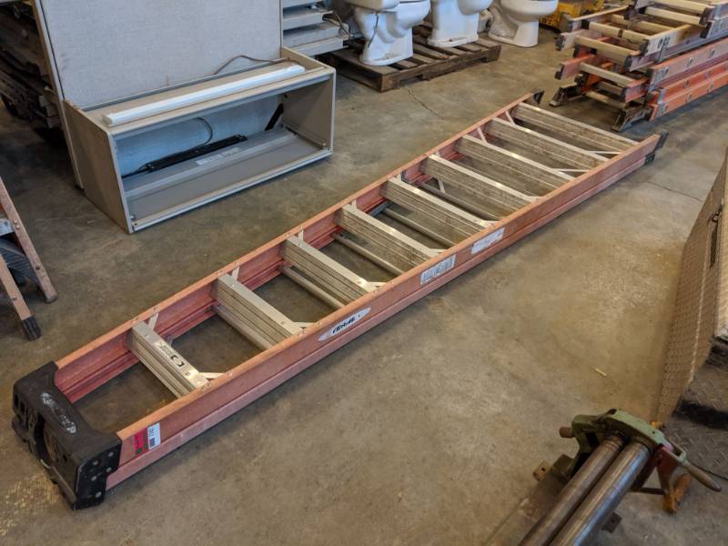 lot 7747 image: Werner 10ft Fiberglass Ladder