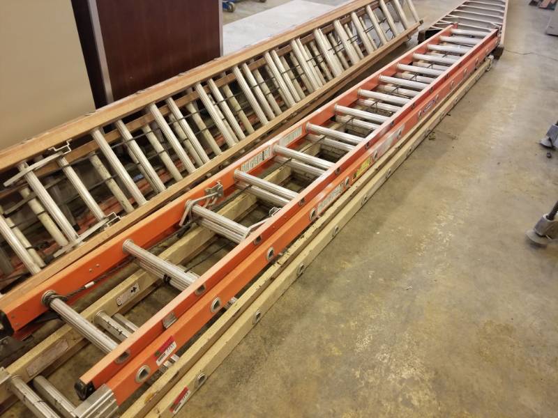 lot 7751 image: 28ft Werner Extension Ladder