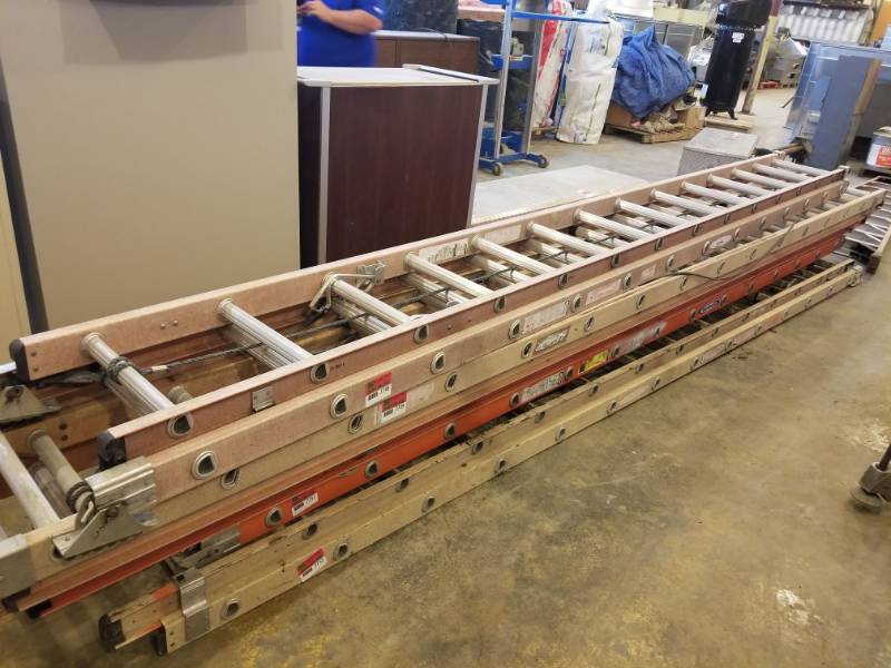 lot 7767 image: 28ft Extension Ladder