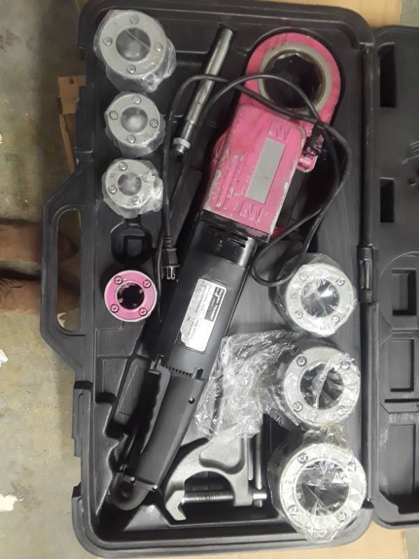lot 4494 image: Klutch Heavy-Duty Portable Electric Pipe Threader