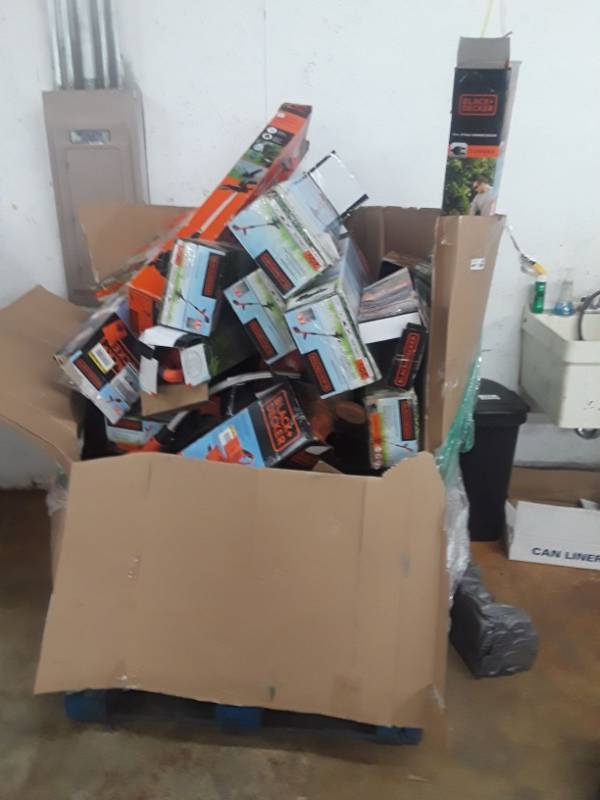 lot 4527 image: black and decker pallet