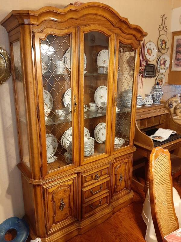 Stanley Vintage 1970s Italian Style China Cabinet, 52% OFF