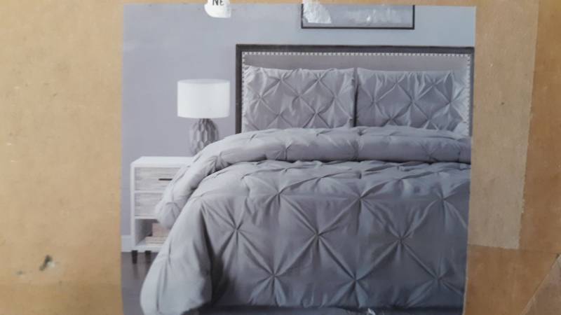 lot 12898 image: Grey Twin Comforter
