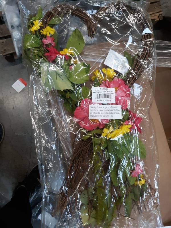 lot 13617 image: Heart Shape Floral Flowers Door Decorative Wreath Spring Decor Swag Decoration