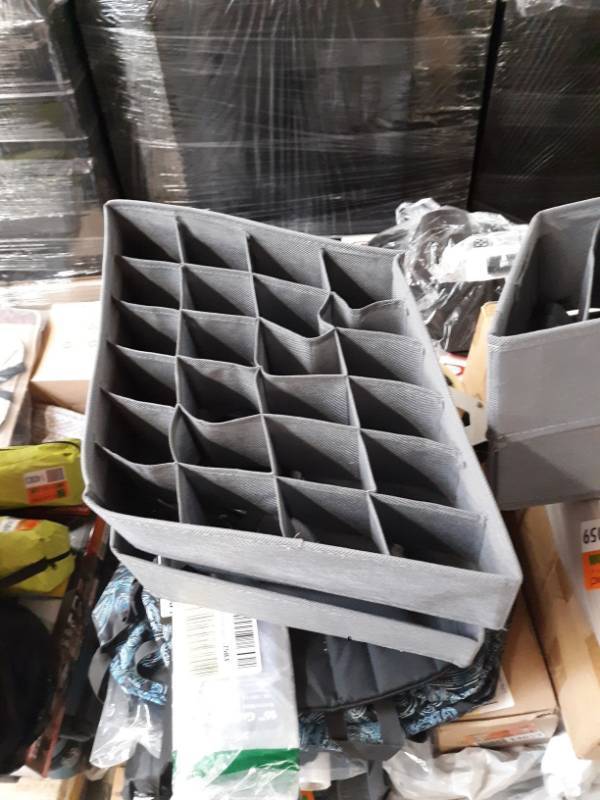 lot 14100 image: Storage Containers