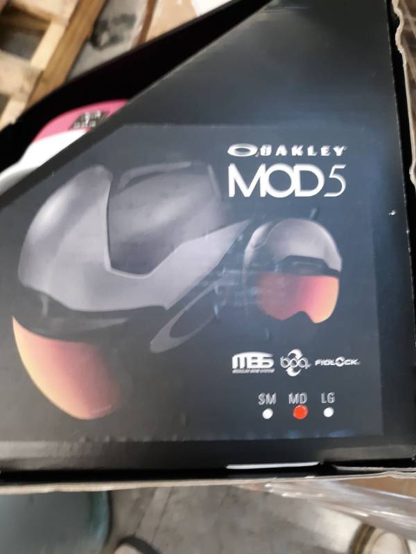 lot 14500 image: Oakley Mod 5 Snow Helmet