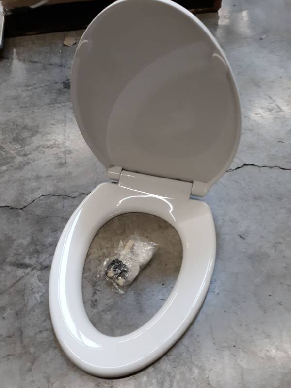 lot 14563 image: white toilet seat