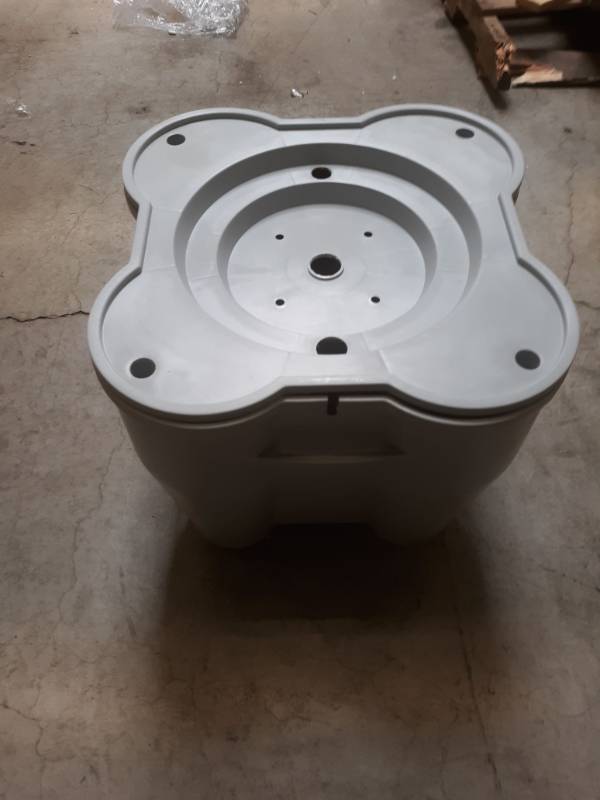 lot 14598 image: Mr stacky vertical Planters in Hydroponics