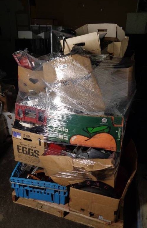 lot 1717 image: Pallet Of Used Car Parts And Accessories