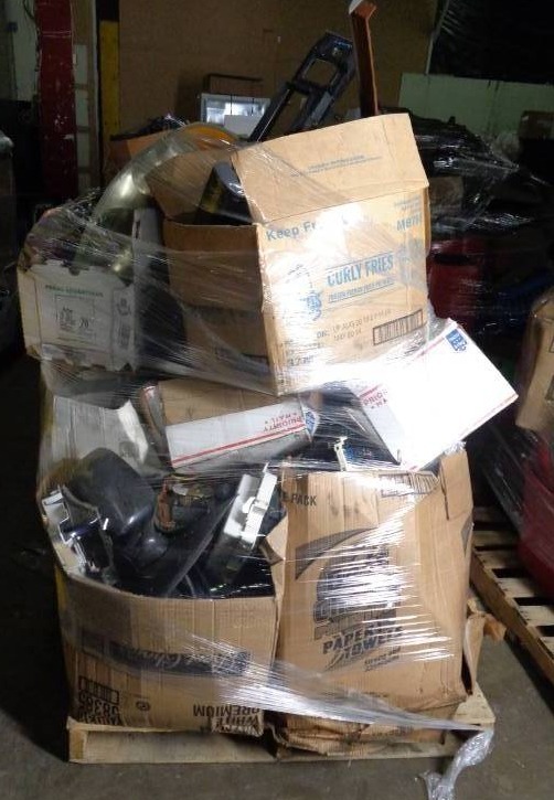 lot 1720 image: Pallet Of Used Car Parts And Accessories