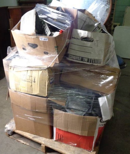 lot 1733 image: Pallet of Used Car Parts and Accessories
