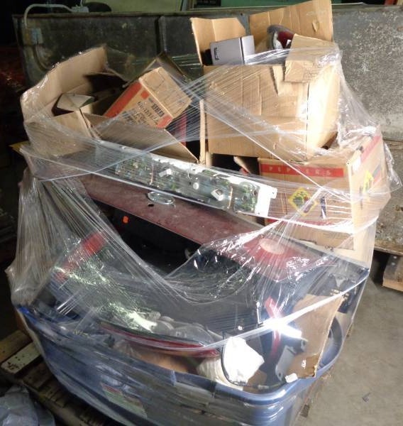 lot 1736 image: Pallet of Used Car Parts and Accessories
