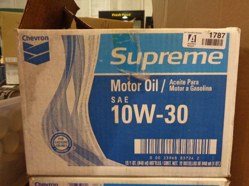 lot 1787 image: Chevron Supreme Motor Oil SAE 10W-30 - 121Qt Bottles