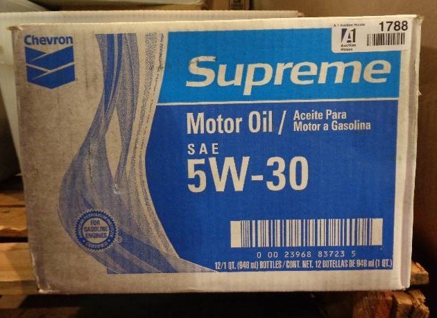 lot 1788 image: Chevron Supreme Motor Oil SAE 5W-30 - 121 Qt Bottles