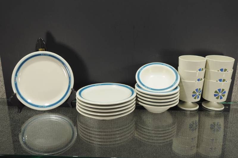 lot 2012 image: Flat of 6 Carlisle 6.5 Plates, 5 Berry Bowls 4.5, and 6 Accalac David Douglas Cups 3 38