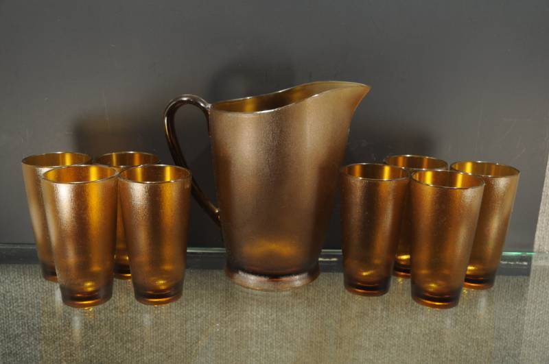 lot 2020 image: Brook Park Pitcher and 8 Cups