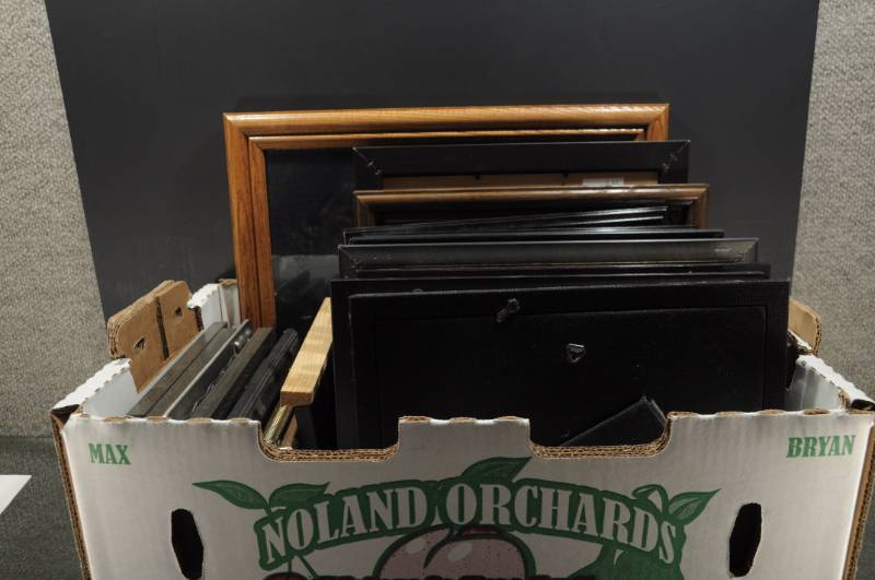 lot 2084 image: Lot of Picture Frames