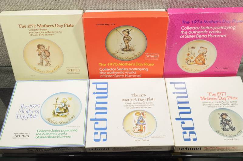 lot 2095 image: Lot of Collectors Plates -Schmid Hummel Mothers Day