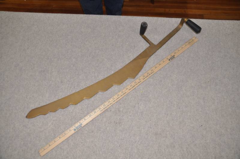 lot 2080 image: 3 Long Hay Saw