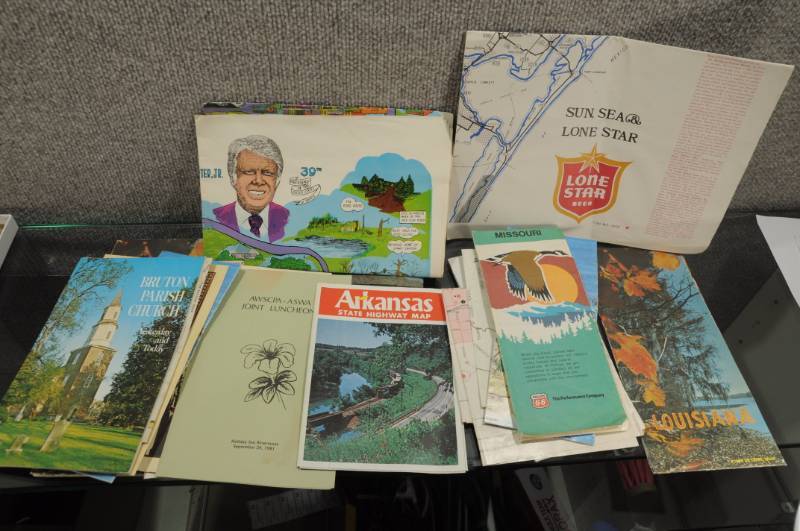 lot 2148 image: Lot of Travel Guides, Brochures & Maps