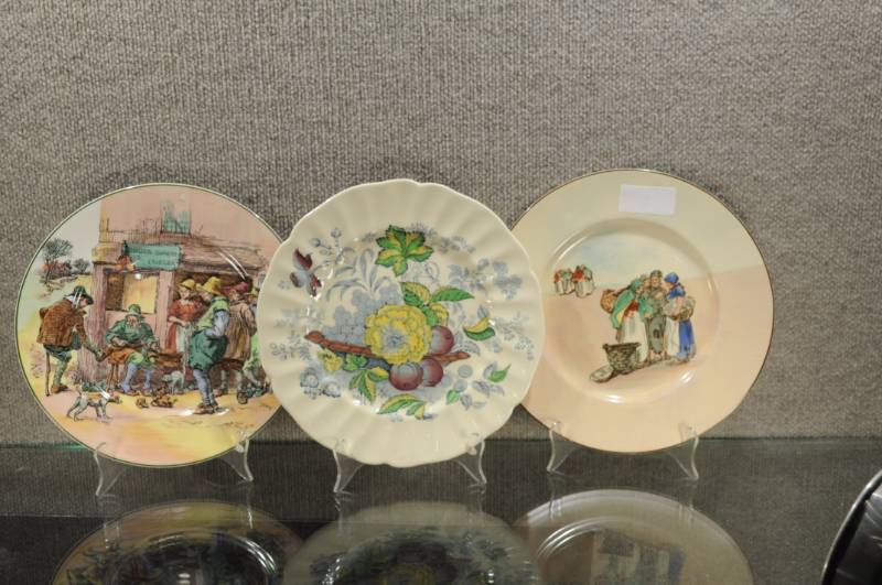lot 2179 image: Lot of 3 English Royal Doulton Plates. 10.5