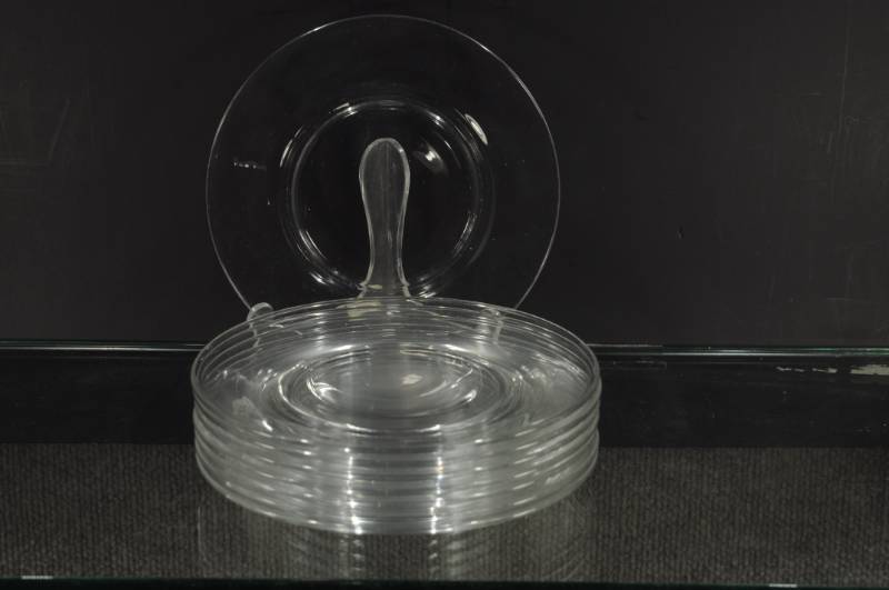 lot 2180 image: Set of 8 Clear Glass 7.5 Salad Plates.