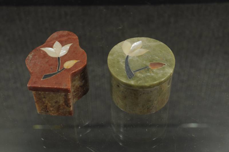 lot 2182 image: Set of 2 Stone Inlay Mother of Pearl Trinket Boxes.2 X 1.25