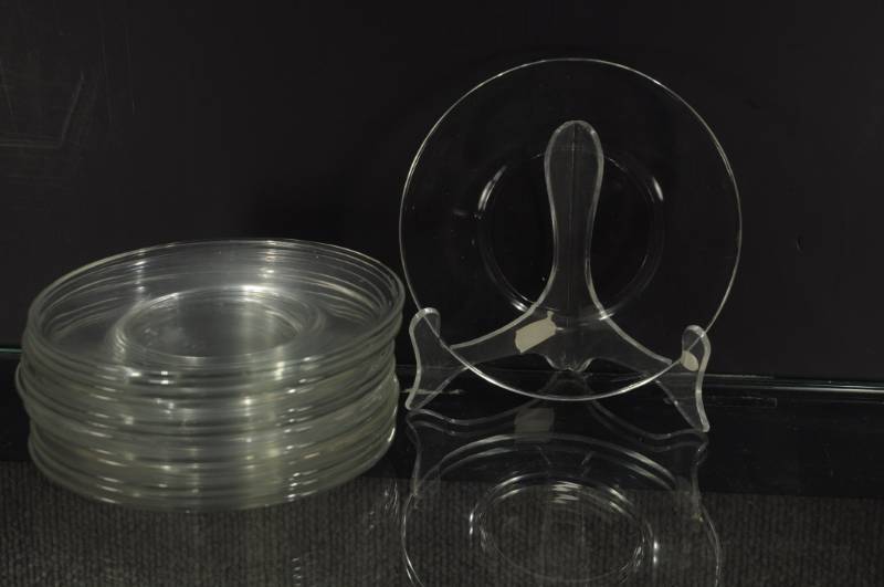 lot 2187 image: Set of 13 6.25 Clear Glass Salad Plates