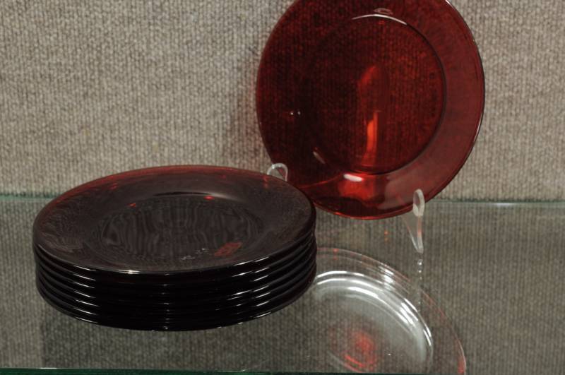 lot 2188 image: Set of 8 Ruby Red 7 58 Salad Plates