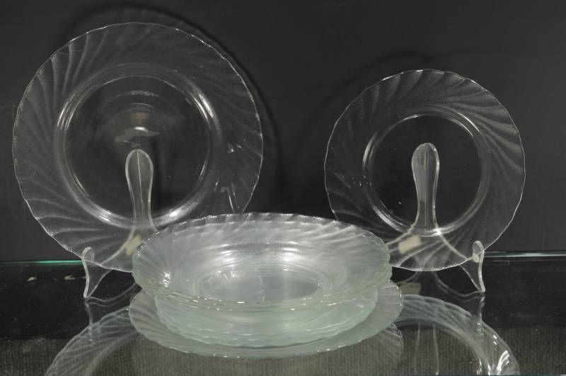 lot 2190 image: Lot of 9 Ruffle Textured Dishies. 2 Dinner Salad 9.75, 3 Bowls 9, and 4 Salad Plates 7.75