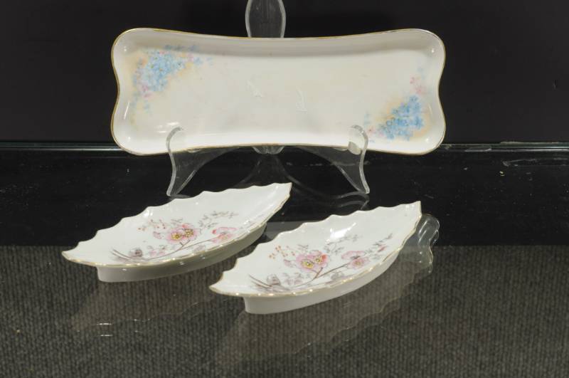 lot 2204 image: Lot of 3 Austria Style Bone Dishes. 2 Holly Leaf Shape 6.5, One 9 Long Dish