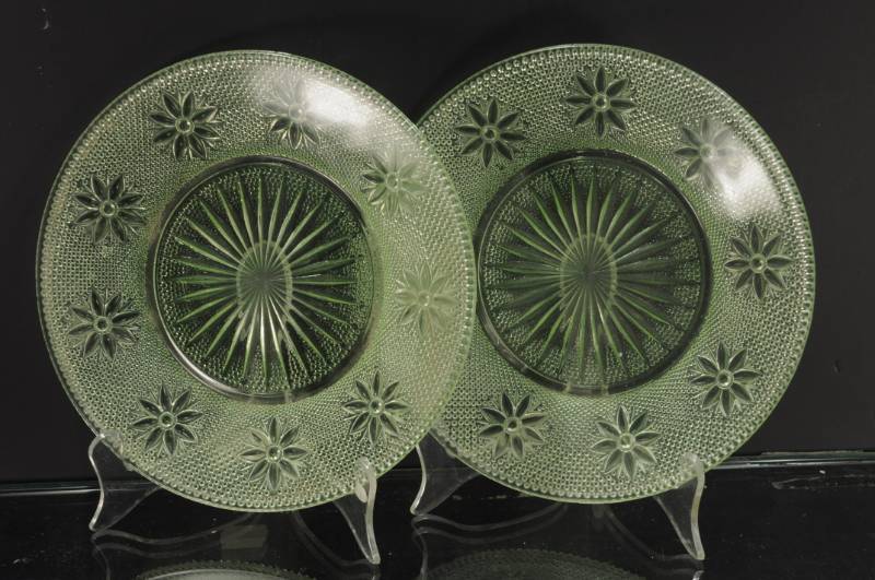 lot 2208 image: Pair UV Reactive Vaseline Pressed Glass Daisy Pattern 8.25 Dishes