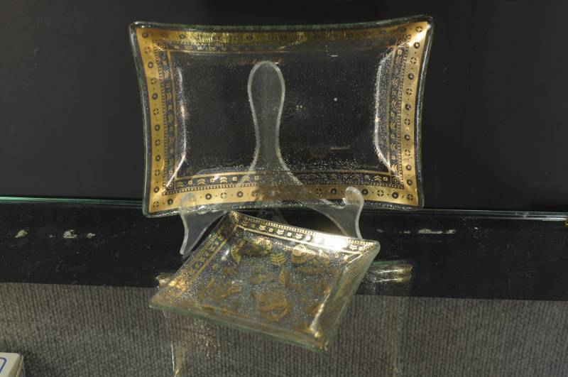 lot 2213 image: Pair of Georges Briard Mid Centery Gold Trim Glass Square Dishes 4.75 and 8
