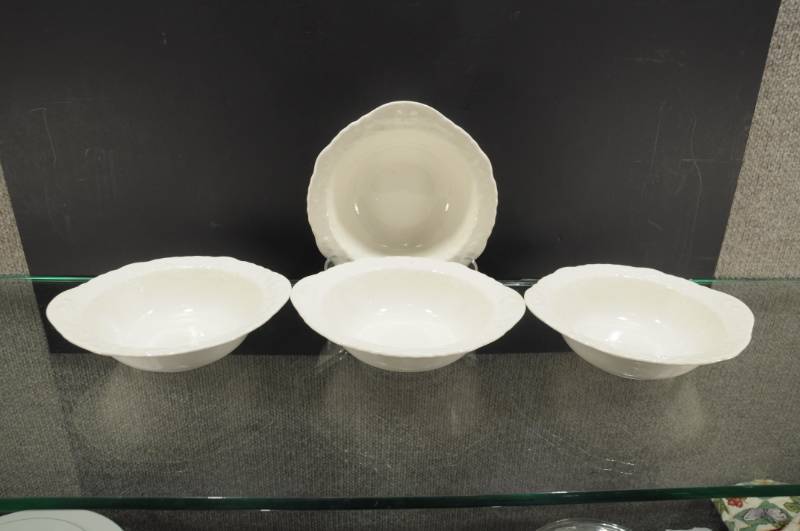 lot 2222 image: Set of 4 Rose Point Steubenville Bowls 7