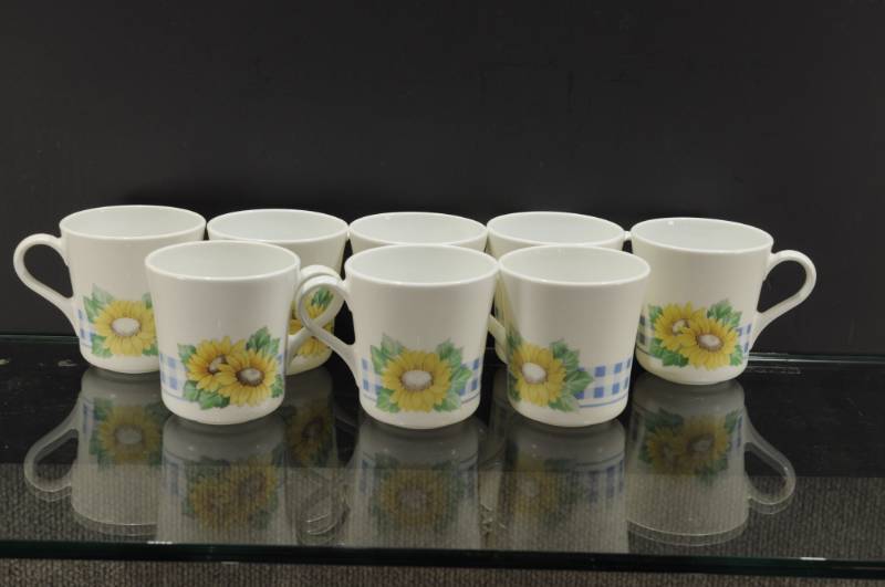 lot 2226 image: Lot of 8 Corning Ware Sunflower Coffee Mug.3.5