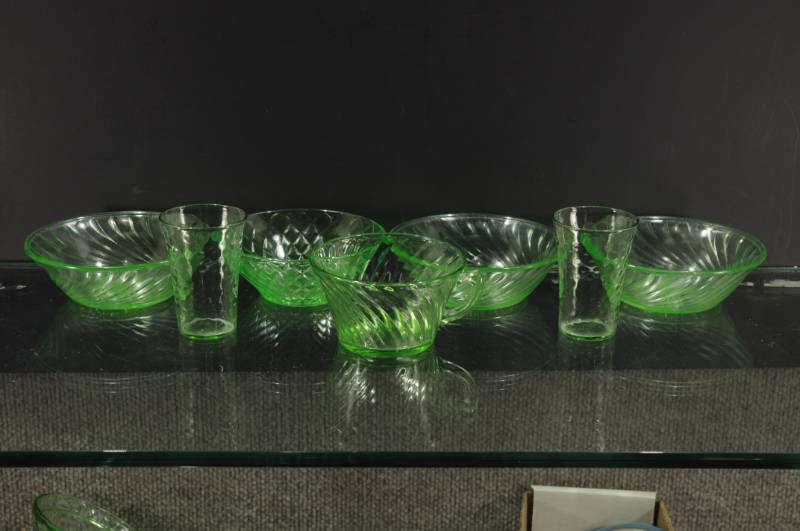 lot 2229 image: Lot of 7 Assorted Vaseline Glass Dishes. Bowls, Tea Cup, and Juice Cup