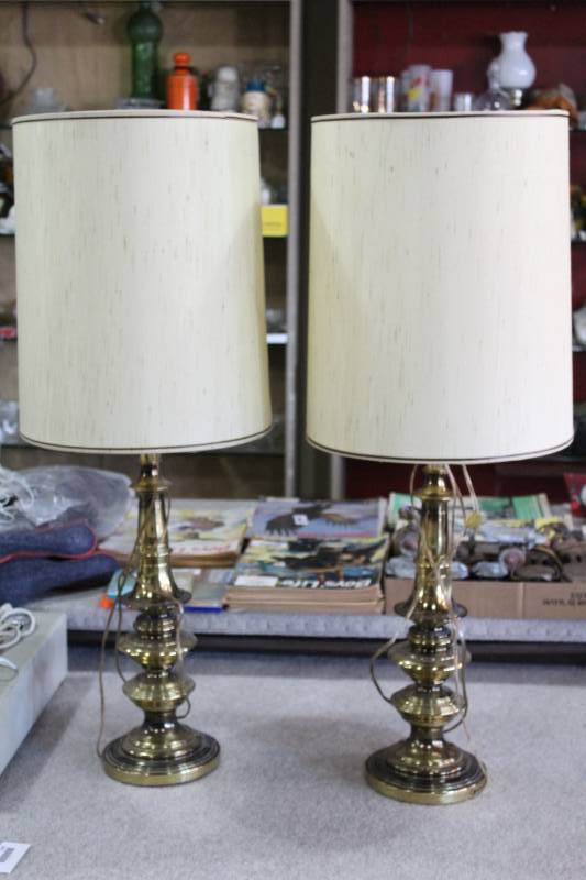 lot 2297 image: Pair of Nice, Heavy Brass Table Lamps
