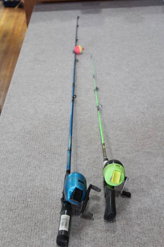 lot 2290 image: Old Fishing Rods & Reel