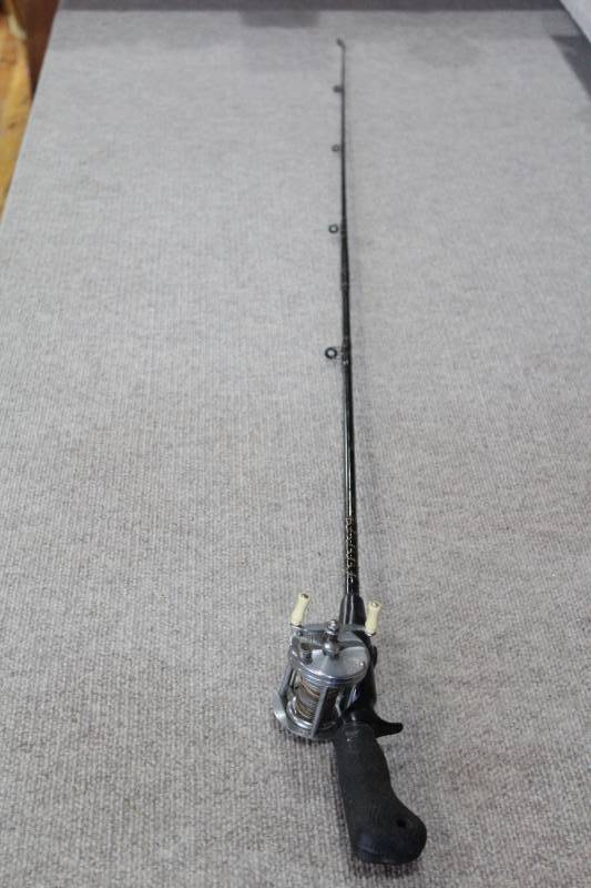 lot 2294 image: Fishing Rod & Reel South Bend No. 300 Model E