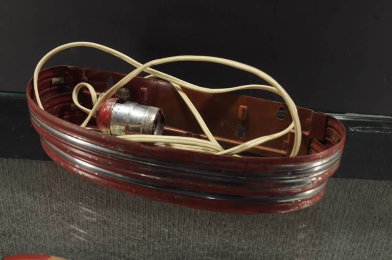 lot 2260 image: Mid Century Metal Diner Style Wall Sconce Light 11 X 2.5
