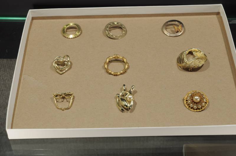 lot 2307 image: Lot of 9 Costume Jewelry PinsBrooches -More Lots Available