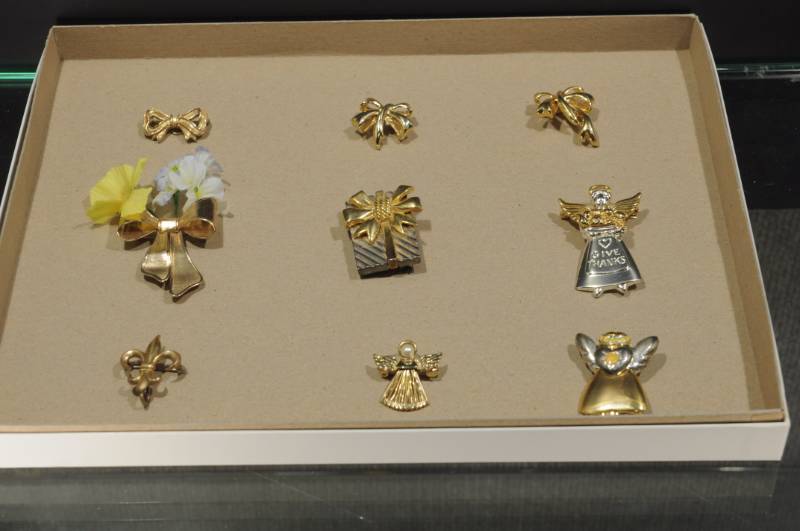 lot 2308 image: Lot of 9 Costume Jewelry PinsBrooches -More Lots Available