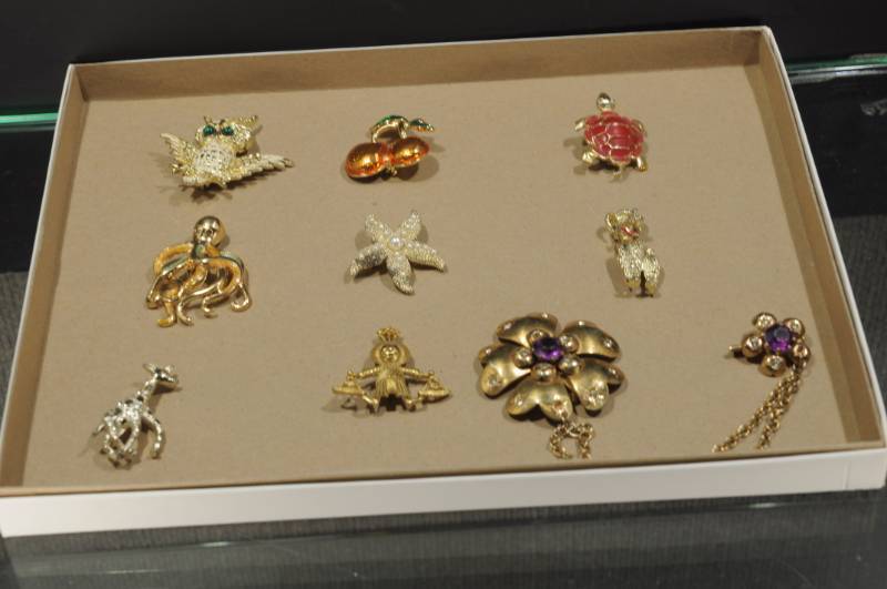 lot 2309 image: Lot of 9 Costume Jewelry PinsBrooches -More Lots Available